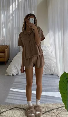 Cute Relaxed Fit Sleepwear, Sleepwear Women Comfy, Summer Sleepwear With Short Legs, Oversized Shirt Pjs, Bedtime Outfits Lounge Wear, Cute Pajamas Aesthetic Summer, Sleep Wear Aesthetic Comfy, Aesthetic Pajama Outfit Comfy, Pajamas Aesthetic Girl