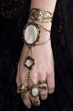 Yennefer Of Vengerberg, Catty Noir, Alanya, Fantasy Jewelry, Hand Jewelry, Jewelry Inspo, Character Outfits, Dream Jewelry, Cute Jewelry