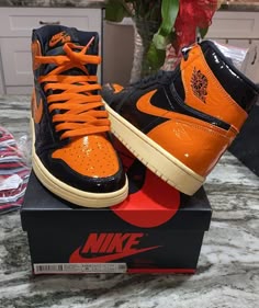 Stylish Sneaker Outfit Ideas, Black And Orange Nike Shoes, How To Style Nike Sneakers, Nike Sneakers With Orange Accents, Patent Leather Nike Sneakers, Orange 1s, Jordan 1 Gatorade, Orange And Black Jordan 1 Outfits, Orange Aj1 Outfit