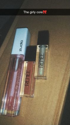 Lipstick Snap, Zudio Lip Gloss, Lips Snapchat Streaks, Lipstick Snap Ideas, Lipstick Snapchat, Makeup Streaks Snapchat, Makeup Snap, Nykaa Shopping Snapchat Stories, Makeup Snaps Snapchat