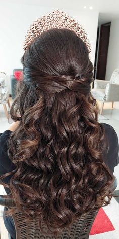 Quince hair ideas!! Cute Hairstyles For Sweet 16, Hair Up Quinceanera Hairstyles, Quinceanera Hairstyles Down, Hairstyle For Quince, Quince Hairstyles For Short Hair, Quinceanera Hairstyles For Short Hair, Curl Hairstyles For Quince, Quince Hairstyles Down, Sweet 16 Hairstyles With Crown