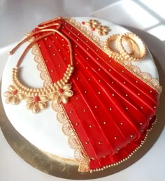 Saree /jewellery/ south indian bride's cake