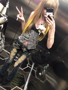 Tsuyome Gyaru Outfits, Gyaru 2000s Fashion, Gyaru Inspo, Kawaii Y2k, Gyaru Fashion 90s, Tsuyome Gyaru Outfit Ideas, Gyaru Fits, Gyaru Substyles List, Gyaru Outfits Tsuyome