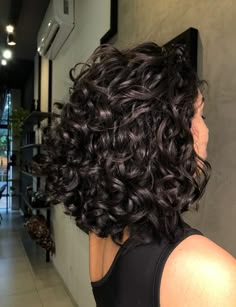 Short Layered Curly Haircuts, Black Curly Hair Short, Black Short Curly Hair, Short Curly Black Hair, Curly Haircut 2024, Short Curly Hair On Plus Size Women, Short 3a Curls, Short 3a Hair, 3a Short Hair