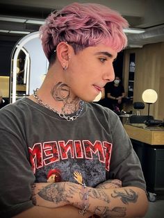 Pelo Teñido Hombre, Pink Mullet Men, Pink Highlights Men, Pink Hair For Men, Pink Dyed Buzz Cut, Men Pink Hairstyle, Pink Short Hair Men, Pink Hair Men Short, Light Pink Hair Dye Men