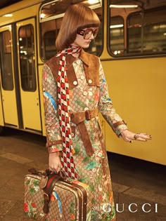 Retro Gucci, Gucci Prints, Gucci Gucci, Gucci Bag Scarf, Gucci Headscarf, Gucci Retro Fashion, Gucci Fashion Ad, Gucci Editorial, Gucci Fashion Photography
