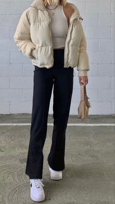 How To Style Cream Puffer Jacket, Cheap Fall Streetwear Puffer Jacket, Cheap Trendy Streetwear Puffer Jacket, Creme Puffer Outfit, Cream Puffer Outfit, Creme Puffer Jacket Outfits, Cream Puffer Jacket Outfit, Outfits With Cream Puffer Jacket, Neutral Puffer Jacket Outfit