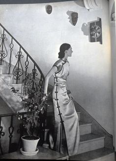 Lot of 2 40s VTG VOGUE Magazines_1943_1948_PENN_BLUMENFELD_NEW YORK CITY!_JAMES | eBay Vintage Asian Fashion, Shanghai Aesthetic, Women In China, Old Shanghai, Robe Lolita, Qipao Dress, Dress Aesthetic, Chinese Women, Chinese Wedding