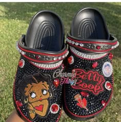 Gem Crocs, Designed Crocs, Croc Design Ideas, Crocs Bling Ideas, Croc Designs, Cute Crocs Shoes Design, Bedazzled Crocs, Bling Out Crocs, Decorated Crocs