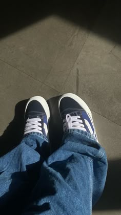 Straye Shoes Fit, Knu Skool Suede Shoe Outfit, Navy Blue Knu Skool Vans Outfit, Blue Vans Aesthetic, Vans Knu Skool Baggy Jeans, School Outfits Knu Skool Vans, Knu Stack Vans Outfit, Fits With Vans, Cute Knu School Vans Outfits