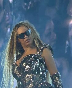 Beyonce Cursed, Beyonce Mood Pics, Beyonce Pfp Funny, Beyonce Funny Pictures, Beyonce Shades, Funny Beyonce Pics, Beyoncé Reaction Pic, Beyonce Reaction Pictures, Beyonce Low Quality