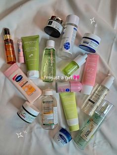 Makeup And Skin Care Products, Girl Skincare Products, Skincare Products To Buy, Skin Care Product Aesthetic, Self Care Products Aesthetic, Skincare Best Products, Essential Skin Care Products, Girl Essential, Glowing Skin Care Products