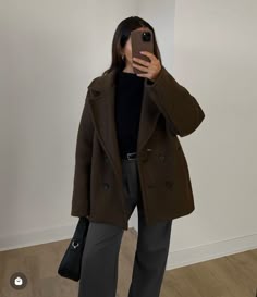 Chocolate Jacket, Brown Short Coat, Short Overcoat, Pea Coats Women Outfit, Winter Outfit Woman, Jacket Women, Short Overcoat Outfit Women, Brown Pea Coat Outfit, Brown Peacoat Outfit