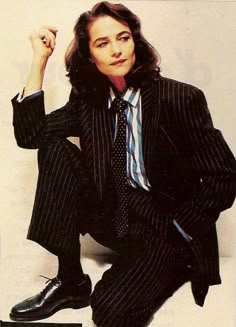 Vintage Female Suits, Masculine Women In Suits, Women In Suits Aesthetic Vintage, Dandy Aesthetic Woman, 80s Androgynous Fashion, Women In Suits Vintage, Vintage 90s Suit, Vintage Menswear For Women, 60s Androgynous Fashion