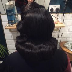 50s Curls Long Hair, 50s Pin Curls Long Hair, Victory Rolls Black Hair, 1950s Black Hair, Goth Hollywood Waves, Pin Up Curls, Hair Patterns, Pin Curls, Long Black Hair