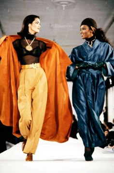 High Fashion 80s, 80s Winter Wear, 80s Street Fashion, 80s High Fashion, Runway Fashion 90s, Yasmeen And Naomi, 1990s Fashion Winter, 1980s High Fashion, Naomi Campbell 90s Off Duty