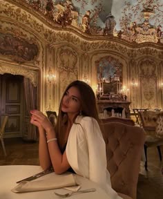 Old Money Photo Ideas, Old Money Photos, Rich Poses, Luxurious Girl Aesthetic, Classy Rich Successful, Millionaire Girl Aesthetic, Old Money Picture Ideas, Billionaire Aesthetic Girl, Fancy Photoshoot Classy