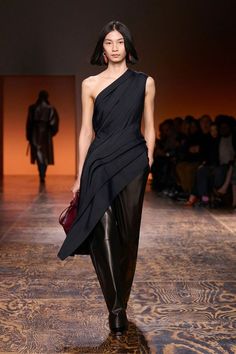Bottega Veneta Fall 2024 Ready-to-Wear Bottega Runway, Bottega Veneta Fw24, Bottega Veneta 2024, Bottega Ready To Wear, Bottega Veneta Ready To Wear, Bottega Veneta Spring 2024, Bottega Veneta Fall 2024, Bottega Veneta Couture, Bottega Veneta Runway 2024