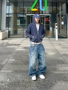 oversized streetwear navy blue zip up hoodie outfit inspo Zip Jacket Outfit, Hoodie Outfit Men Streetwear, Blue Jacket Outfits Men, Navy Blue Jacket Outfit, Blue Jeans Outfit Winter, Blue Hoodie Outfit, Blue Outfit Men, Blue Jeans Outfit Men, American Fashion Men