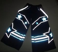 Festival Outfit Ideas, Black Reflective Pants, Reflective Star Pattern Pants, Star Design Clothing, Techwear Fashion Inspiration, Rave Fashion Aesthetic, Jumpstyle Aesthetic, Rave Clothes Men, Space Aesthetic Outfit Men