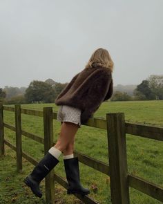Scotland Outfit, Countryside Outfit, Countryside Fashion, Farm Clothes, Tendances Mode Automne, Winter Chic, Look Di Moda, Mode Inspo, Weekend Style