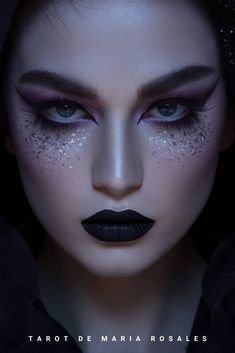 Pretty Witch Makeup Halloween, Good Witch Makeup, Witch Makeup Aesthetic, Witch Aesthetic Makeup, Cryptid Makeup, Hot Witch Makeup Halloween, Glamour Witch Makeup, Witch Costume Aesthetic Makeup, Celestial Witch Costume Makeup