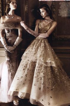 Karlie Kloss in Oscar De La Renta Tulle Dress with Lame Embroidery! Vogue Prom Dresses, Vogue Prom Dress, Vogue Gowns, Vogue Evening Dress, Vogue Evening Gowns, Vogue Dresses Haute Couture, Luxury Vintage Evening Dress For Debutante Ball, Vogue Gown Photoshoot, Dior Gilded Glamour