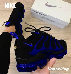 Tn Shoes, Vapor Max Plus Outfit Women, Nike Shoes Women Air Max Sneakers, Dope Shoes, Women's Sneakers, Vapormax Plus Outfit Women, Nike Air Vapormax Plus Women Outfit, Nike Vapor Max Outfit Women, Custom Nike Vapormax Plus