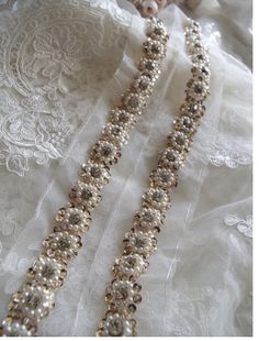 Pearl Embellished Lace Pattern, Pearl Work Lace For Saree, Beaded Lace Trim, Beads Lace Design, Beaded Saree Belt Decoration, Traditional Embroidered Belt With Pearls, Pearl Embellished Border Design, Pearl Embellished Border, Pearl Lace Border
