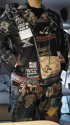 @ratten-man on Tumblr Spiked Punk Jacket, Punk Style Jacket, Mens Alt Clothing, Punk Putfits, Battle Jacket Denim, Punk Fashion Inspiration, Punk Diy Jacket, Actual Punk Outfits, Punk Battle Jacket Ideas