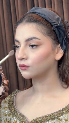 makeup Simple Soft Eye Makeup, Nude Makeup Tutorial Step By Step Eyes, Dananeer Makeup Tutorial, No Makeup Look Bridal, Nikkah Makeup Tutorial, Mehandi New Design, Nude Makeup Elegant, Simple Mekup, Desi Makeup Looks Tutorial