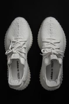 White Yeezy Sneakers Fashion, White Yeezy Shoes New, Yeezy Shoes White Color, Cream White Yeezy Shoes, Yeezy 500 Cream, Yeezy 350 Bone, Off-white Yeezy Shoes, Yeezy Boost 350 V2 Bone, Yeezy Shoes Outfit