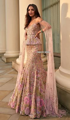 Latest Bridal Lehenga, Wedding Lehenga Designs, Lehenga Designs Simple, Figurines De Moda, Traditional Indian Outfits, Dress Indian Style, Indian Dresses Traditional, Lehenga Designs, Indian Fashion Dresses