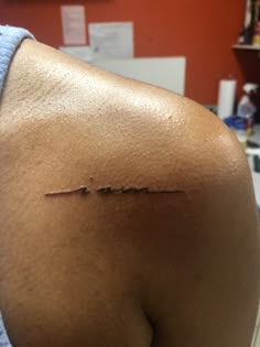 a person with a tattoo on their shoulder that says, i am not afraid to see