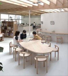 Classroom Architecture Design, Architecture Classroom Design, Modern Wooden Classroom Design, Wooden Classroom Design, Japanese School Design, Modern Japanese Classroom, Japanese School Interior Design, Japanese School Interior, Japanese Classroom Design