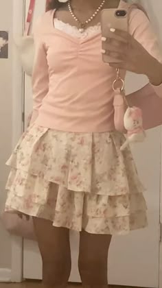 black coquette outfit dollette hyperfeminine shoujo girl Coquette Stule, Girls Coquette Outfits, Coquette Girl Clothes, Aesthetic Coquette Outfit, Soft Girl Skirt, Coquette Girl Style, Girly Core Outfits, Coquette Outfit On People, Croquette Outfit