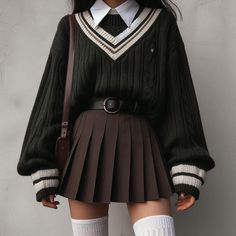 Old School Clothing Style, Vintage Outfits For Girls, Clothes Aesthetic Winter, Dark Academia Core Outfit, Acedamia Outfit, Academia Core Outfit, Cute Outfit Fall, Academia Fashion Women, Outfit Idea Skirt