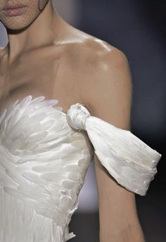 Top Bustier, Abiti Mozzafiato, Swan Lake, Mode Inspiration, Feminine Energy, Fancy Dresses, Jean Paul Gaultier, Runway Fashion, Vêtements Stylés