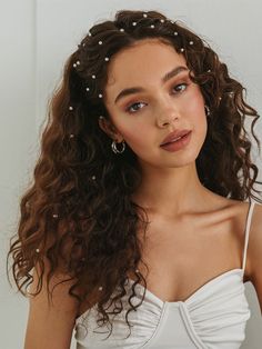 Curly Hair Styl, Stones On Hair, Hairstyles For Bride Long Hair, Curly Special Occasion Hair, Curly Event Hairstyles, Short Curly Hairstyles For Party, Natural Curly Hair Wedding Hairstyles, Natural Curly Hairstyles Wedding, Wedding Hairstyles For Curly Hair Short