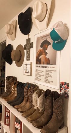 Vaquera Bedroom Ideas, Vaquera Room Ideas, Room Ideas Vaquera, Boot Wall Bedroom, Western Room Organization, Western Bedroom Organization, Country Girl Room Aesthetic, Diy Western-themed Room Decor, Country Girl Room Inspo