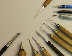 various tools are arranged in the shape of a circle