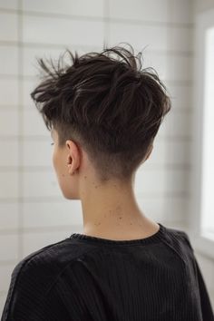 Taper Back, Under Haircut For Women, Undercut Women Short, Undercut Short Hair Masculine, Short Hair Cuts For Women Pixie Undercut, Undercut For Women, Pixie Cut Undercut, Undercut Pixie Cut, Men's Undercut