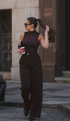 American Glamour Outfit, Defense Outfit, Sleek Semi-formal Blouse For Fall, American Glam Outfit, Short Torso Outfits Style, Women Classy Outfits, Outfit Classic, Classy Chic Outfits For Women, Steak House Outfit Women