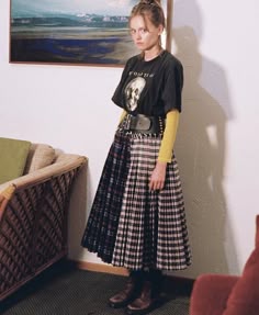 Grunge Preppy Outfits, Long Kilt, Layering Skirts Outfit, Kilt Skirt Outfit Women, Preppy Goth Outfits, Eclectic Punk Fashion, Fall Punk Pleated Skirt, Punk Midi Skirt Outfit, Kilt Styling Women