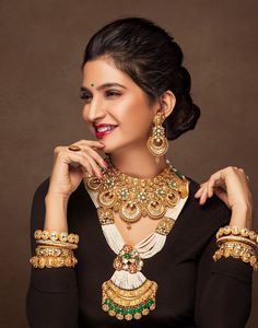 Jewellery Model Photography, Neelkanth Jewellers, Jewellery Shoot Poses, Gold Jewellery Model Photography, Traditional Jewellery Photoshoot, Jwellary Shoot Poses, Jwellary Model Photoshoot, Jewellery Shoot Model Poses, Jwellery Photoshoot Idea With Model