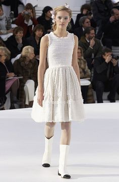 Chanel Haute Couture Spring-Summer 2008 2008 Runway, Chanel Tweed Wedding Dress, Chanel Ss 2010, Chanel Ss 2009, Chanel 2008 Runway Show, Chanel White Flower Dress, Chanel Spring 2006 Couture, Chanel White Dress Runway, Chanel Beach