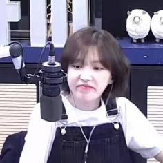Wendy Meme, Wendy Red Velvet Meme, Red Velvet Funny Face, Sassy Wendy, Funny Red Velvet, Red Velvet Low Quality, Red Velvet Funny Pictures, Wendys Girl Meme, Wendy Coffee
