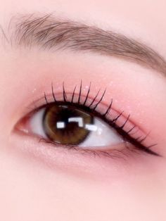 Korean Makeup Eyeliner, Korean Eyeliner Makeup, Korean Makeup Look Eyes, Korean Style Eye Makeup, K Beauty Makeup, Eye Makeup Simple Korean, How To Do Korean Eye Makeup, Korean Eye Makeup Look, Eye Makeup Korean