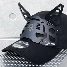 Cyberpunk Wear, Cyberpunk Accessories Ideas, Cyberpunk Headwear, Cyberpunk Hat, Cyberpunk Style Visor, Futuristic Cap Design, Futuristic Visor, Cyberpunk Head Accessories, Cyberpunk Visor