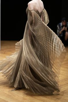 Iris Van Herpen Runway, Van Herpen Dress, Iris Van Herpen Bridal, Iris Van Herpen Gown, Iris Van Herpen Wedding, Iris Van Herpen Dress, Iris Van Herpen Dresses, Iris Van Harper, Iris Van Herpen Inspiration